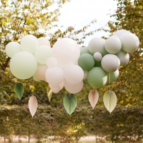 Arco Balões Verde e Nude Com Decorações Papel